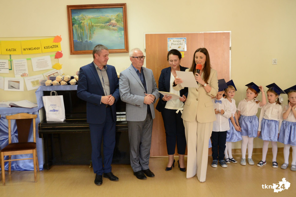 Dzieci z Przedszkola nr 2 w Końskich już po pasowaniu [wideo]