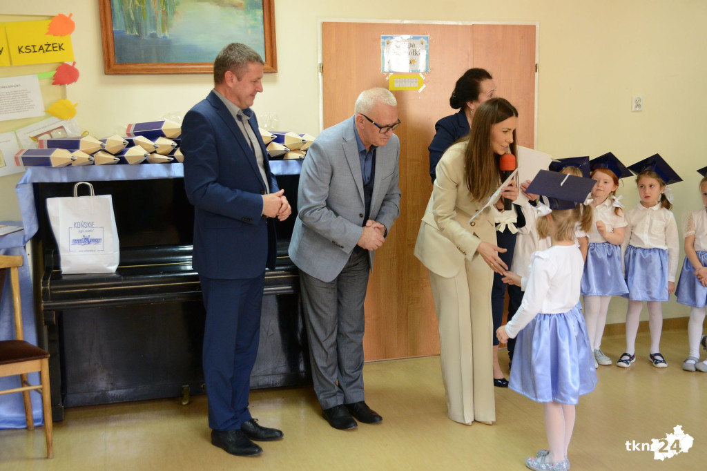 Dzieci z Przedszkola nr 2 w Końskich już po pasowaniu [wideo]