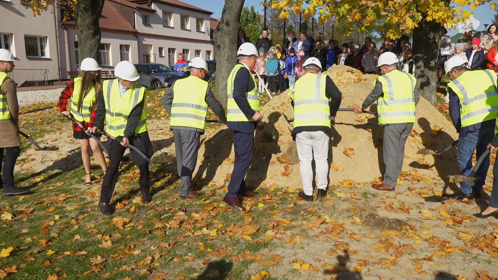 Dzień Nauczyciela 2022 w gminie Radoszyce. Ruszają budowy hal sportowych w Wilczkowicach i Górnikach [wideo, zdjęcia]