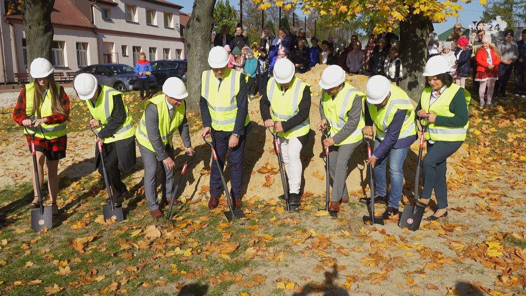 Dzień Nauczyciela 2022 w gminie Radoszyce. Ruszają budowy hal sportowych w Wilczkowicach i Górnikach [wideo, zdjęcia]