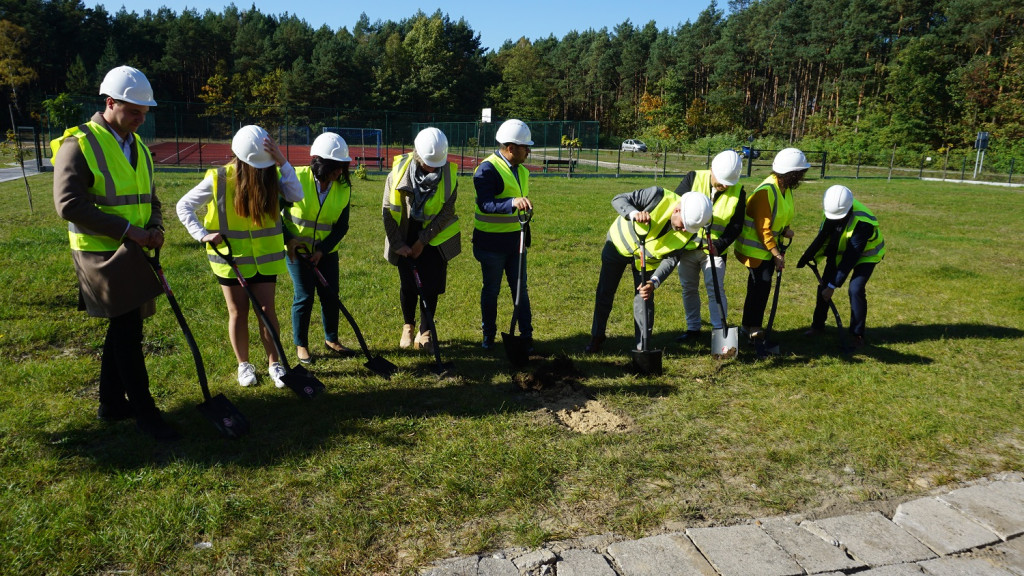 Dzień Nauczyciela 2022 w gminie Radoszyce. Ruszają budowy hal sportowych w Wilczkowicach i Górnikach [wideo, zdjęcia]