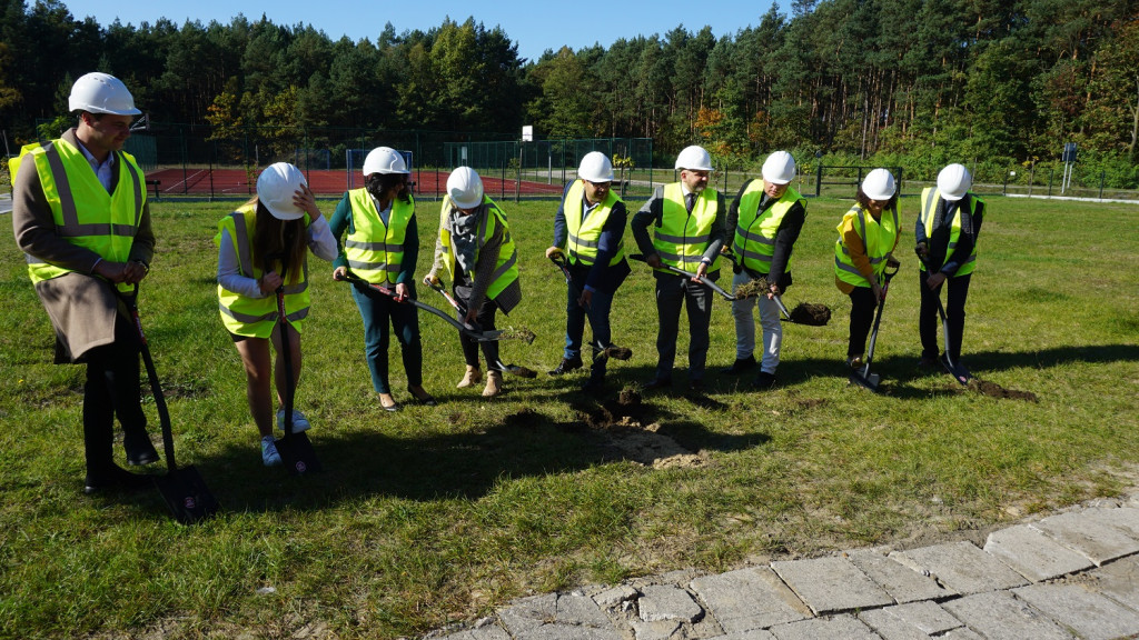 Dzień Nauczyciela 2022 w gminie Radoszyce. Ruszają budowy hal sportowych w Wilczkowicach i Górnikach [wideo, zdjęcia]