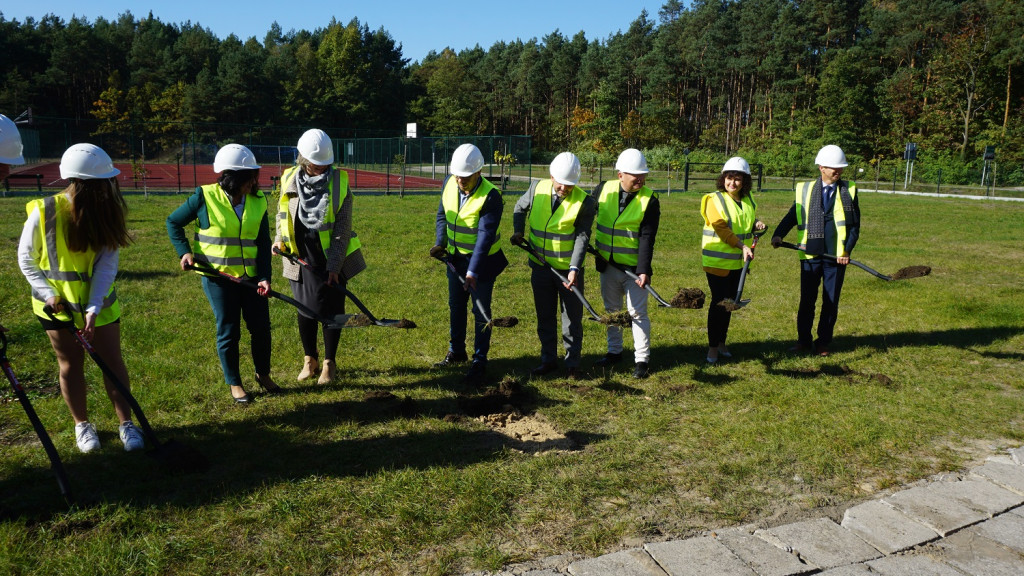 Dzień Nauczyciela 2022 w gminie Radoszyce. Ruszają budowy hal sportowych w Wilczkowicach i Górnikach [wideo, zdjęcia]