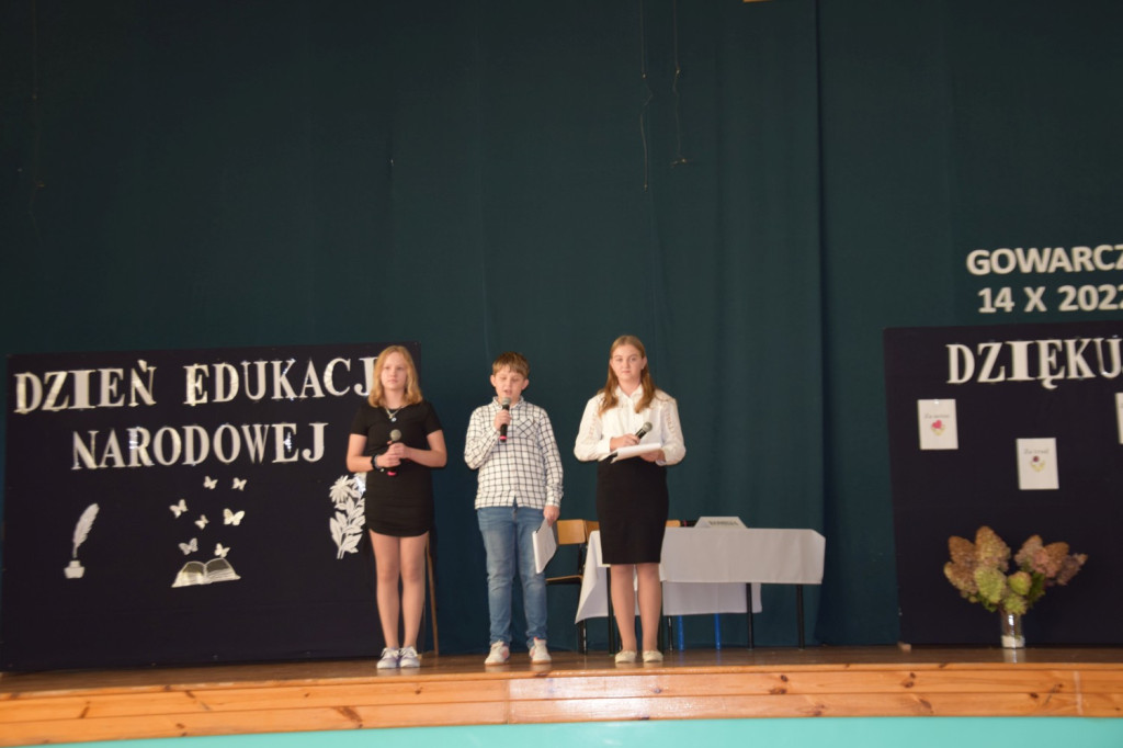 Dzień Edukacji Narodowej i pasowanie pierwszoklasistów w Gowarczowie [zdjęcia]