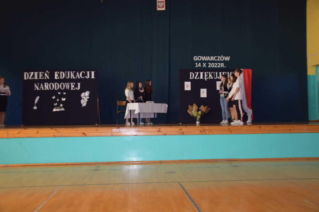 Dzień Edukacji Narodowej i pasowanie pierwszoklasistów w Gowarczowie [zdjęcia]