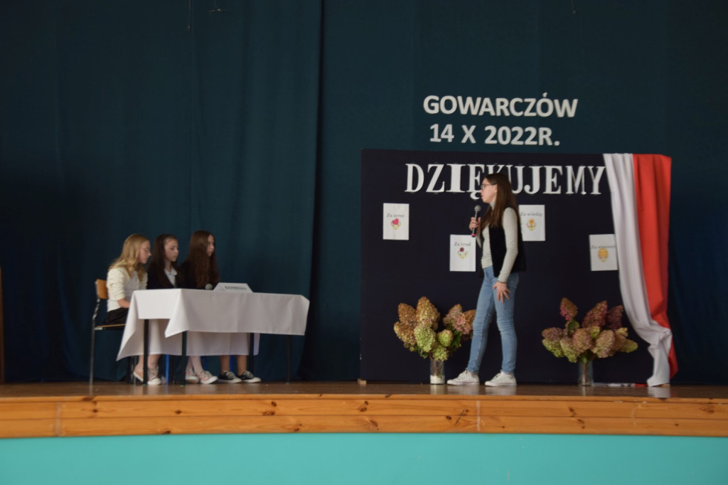 Dzień Edukacji Narodowej i pasowanie pierwszoklasistów w Gowarczowie [zdjęcia]
