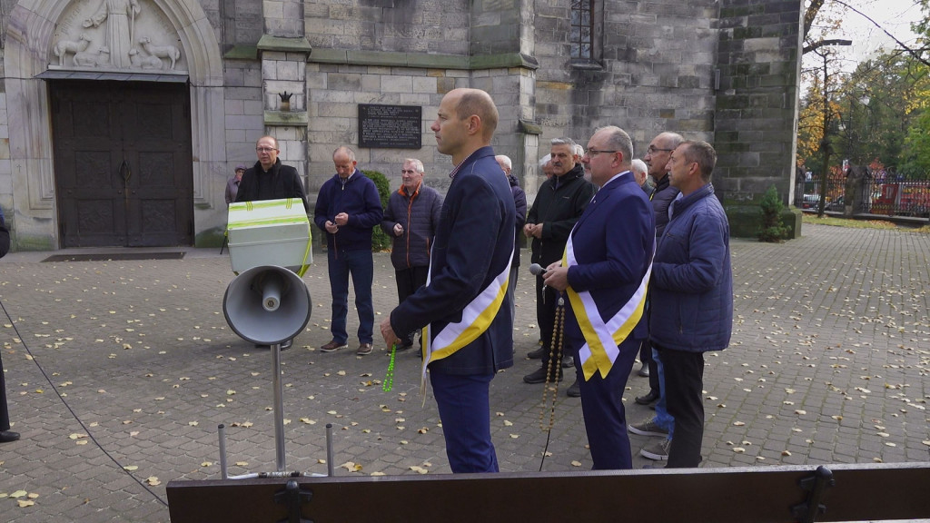 Męski różaniec. Początek nowej inicjatywy w Końskich [wideo, zdjęcia]