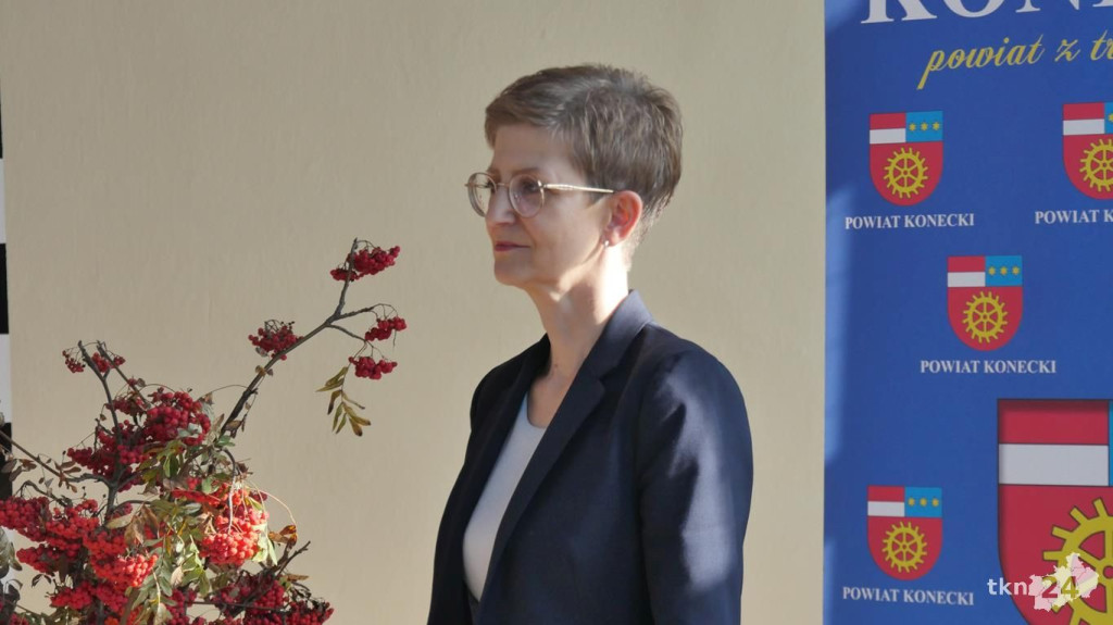 Nauczyciele z powiatowych placówek z medalami i nagrodami [wideo, zdjęcia]