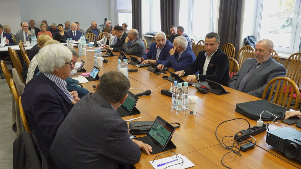 O Sielpi i powiatowych drogach na sesji Rady Miejskiej w Końskich [zdjęcia]