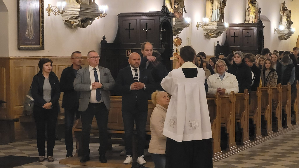 Szczątki bł. Carlo Acutisa pielgrzymują po Polsce. Niedawno były w Końskich [zdjęcia]
