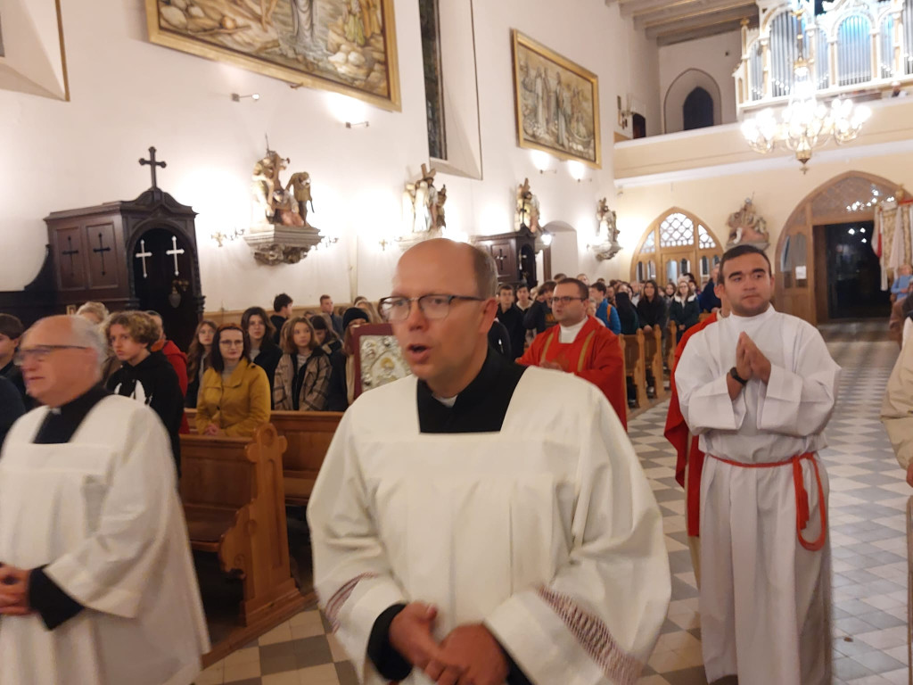 Szczątki bł. Carlo Acutisa pielgrzymują po Polsce. Niedawno były w Końskich [zdjęcia]