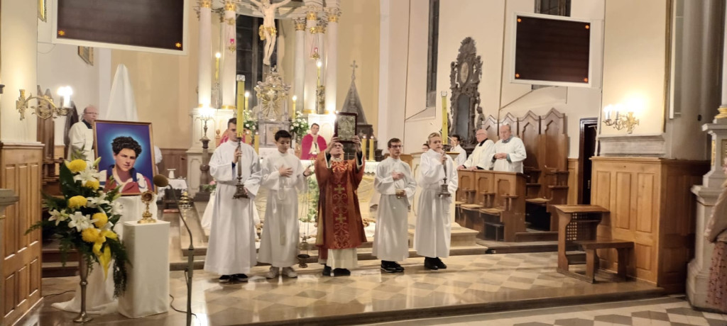 Szczątki bł. Carlo Acutisa pielgrzymują po Polsce. Niedawno były w Końskich [zdjęcia]