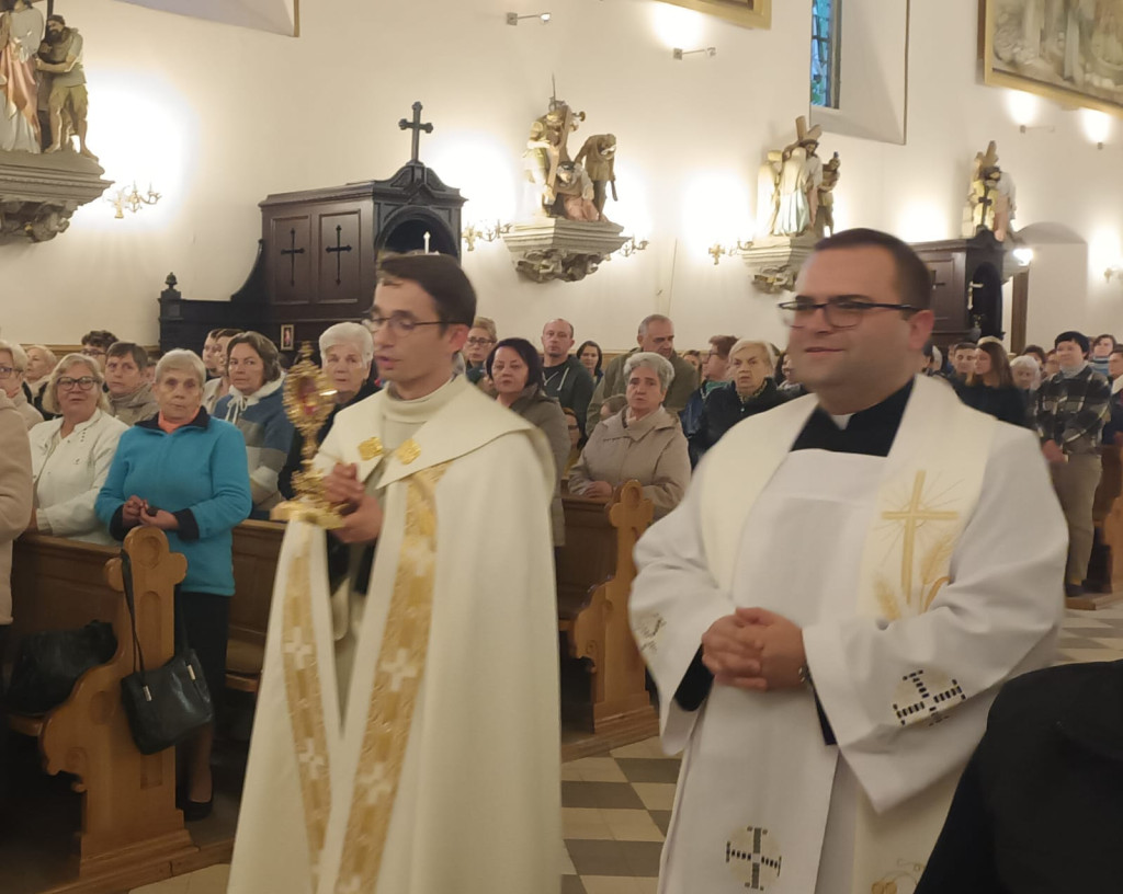 Szczątki bł. Carlo Acutisa pielgrzymują po Polsce. Niedawno były w Końskich [zdjęcia]