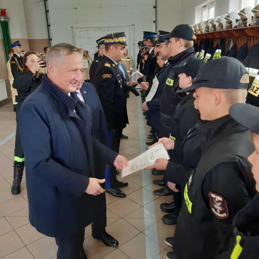 Koneckie Młodzieżowe Drużyny Pożarnicze z finansowym wsparciem [wideo, zdjęcia]