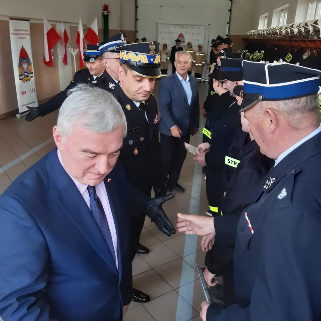Koneckie Młodzieżowe Drużyny Pożarnicze z finansowym wsparciem [wideo, zdjęcia]