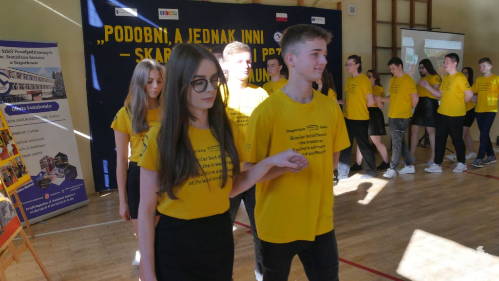 Stąporkowscy uczniowie podsumowali rumuńską przygodę! [wideo, zdjęcia]