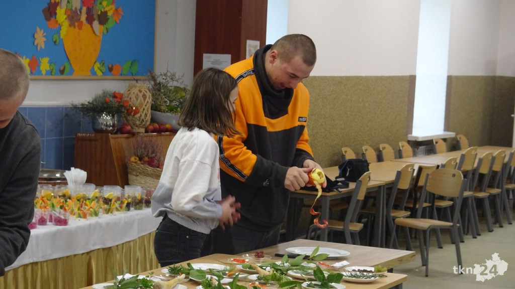Jesienne menu w wykonaniu uczniów szkoły w Baryczy [wideo, zdjęcia]
