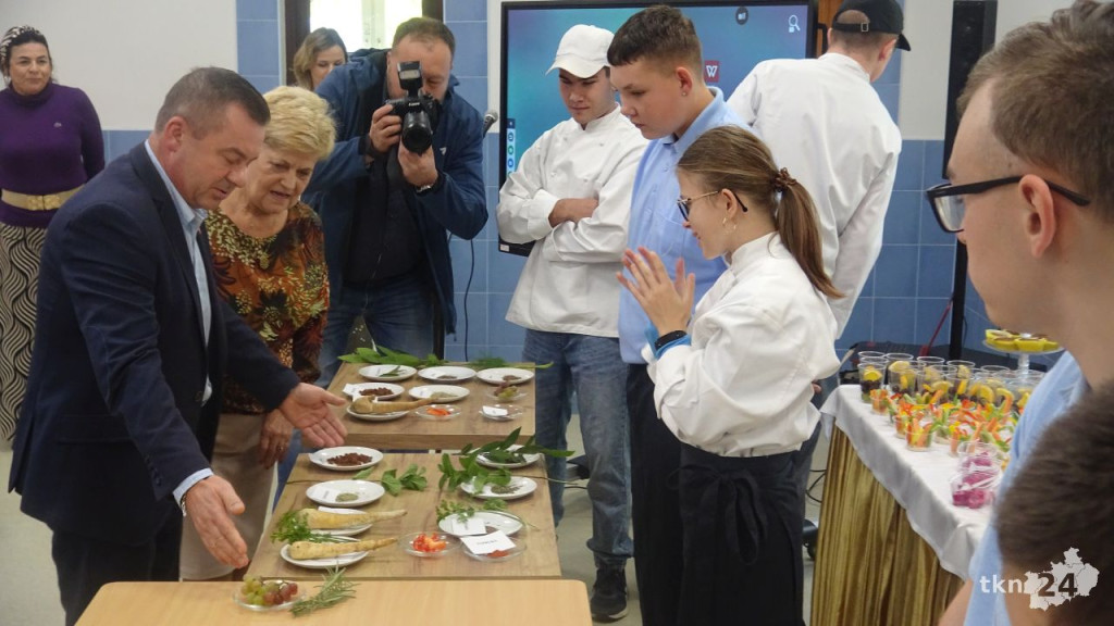 Jesienne menu w wykonaniu uczniów szkoły w Baryczy [wideo, zdjęcia]
