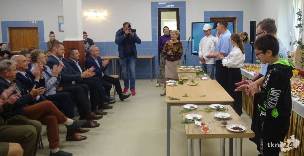 Jesienne menu w wykonaniu uczniów szkoły w Baryczy [wideo, zdjęcia]