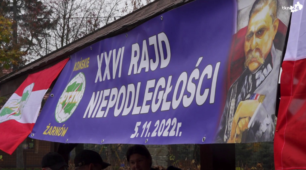 Tłumnie wyruszyli na szlak by uczcić Niepodległą [wideo, zdjęcia]