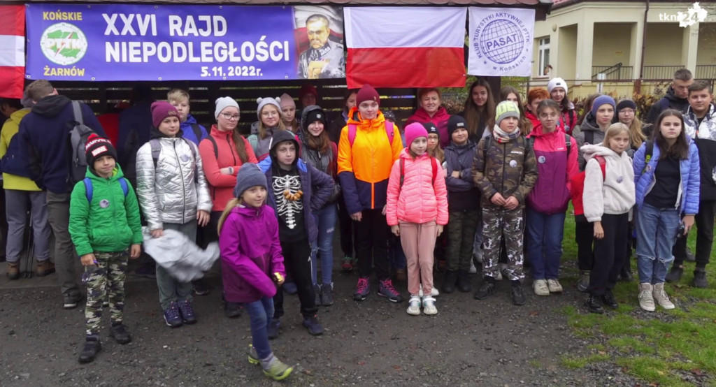 Tłumnie wyruszyli na szlak by uczcić Niepodległą [wideo, zdjęcia]