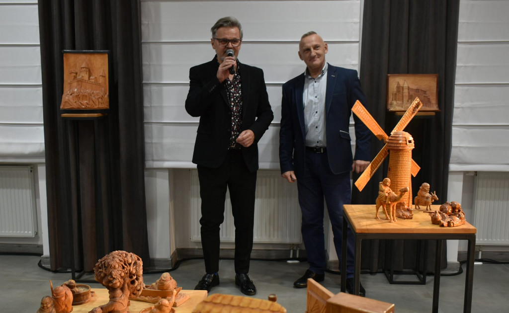 Piękne drewniane rzeźby Dariusza Skrzyneckiego można oglądać w MGDK [zdjęcia]