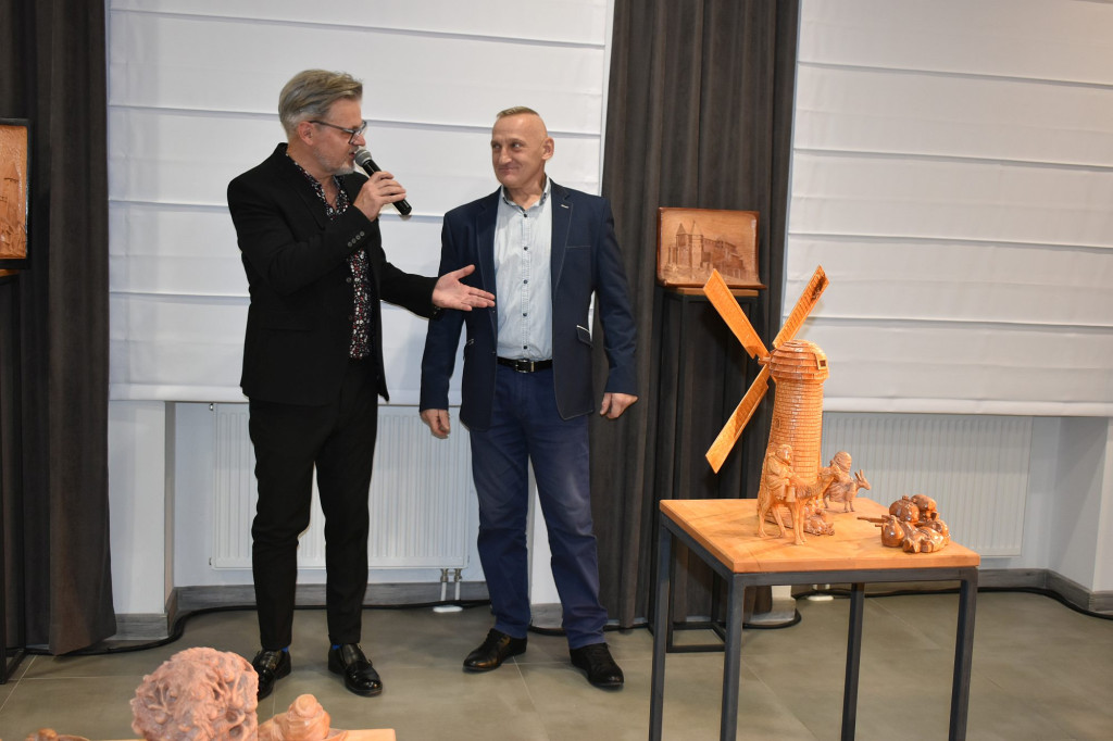 Piękne drewniane rzeźby Dariusza Skrzyneckiego można oglądać w MGDK [zdjęcia]