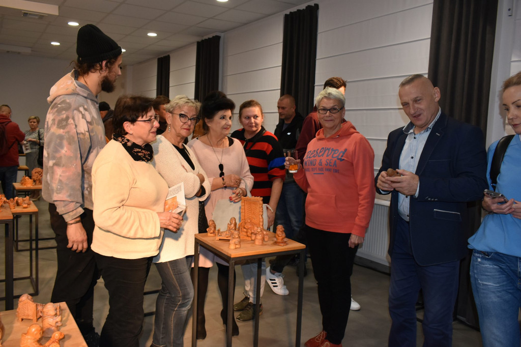 Piękne drewniane rzeźby Dariusza Skrzyneckiego można oglądać w MGDK [zdjęcia]