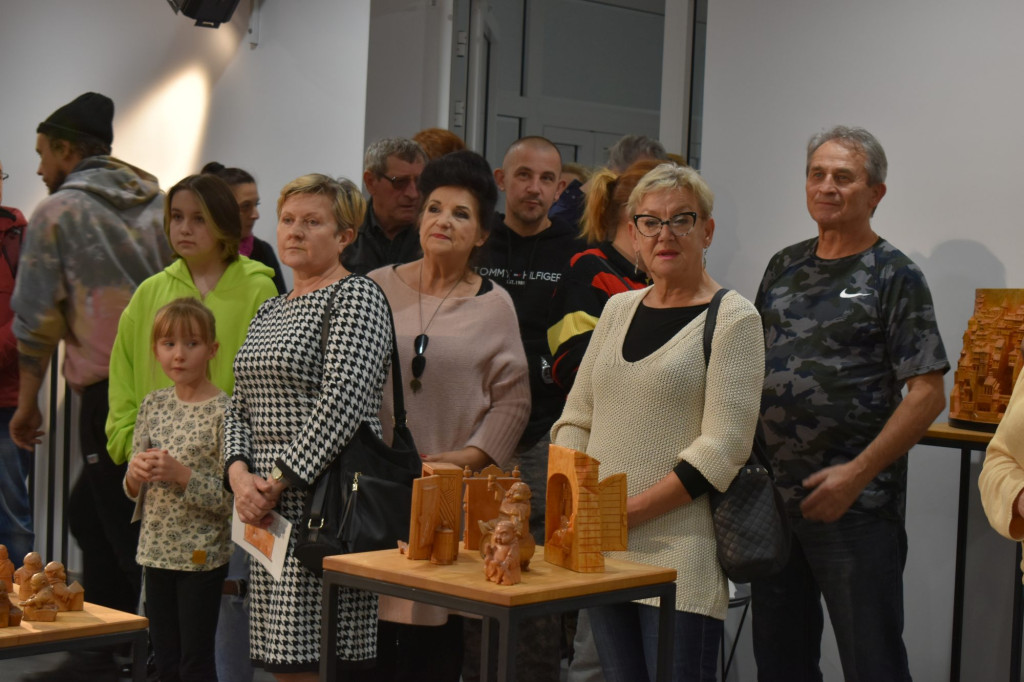 Piękne drewniane rzeźby Dariusza Skrzyneckiego można oglądać w MGDK [zdjęcia]