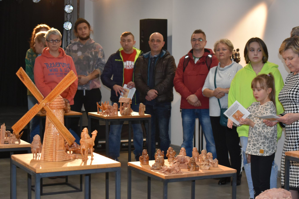 Piękne drewniane rzeźby Dariusza Skrzyneckiego można oglądać w MGDK [zdjęcia]