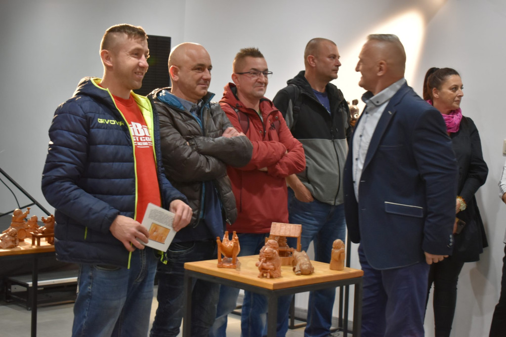 Piękne drewniane rzeźby Dariusza Skrzyneckiego można oglądać w MGDK [zdjęcia]