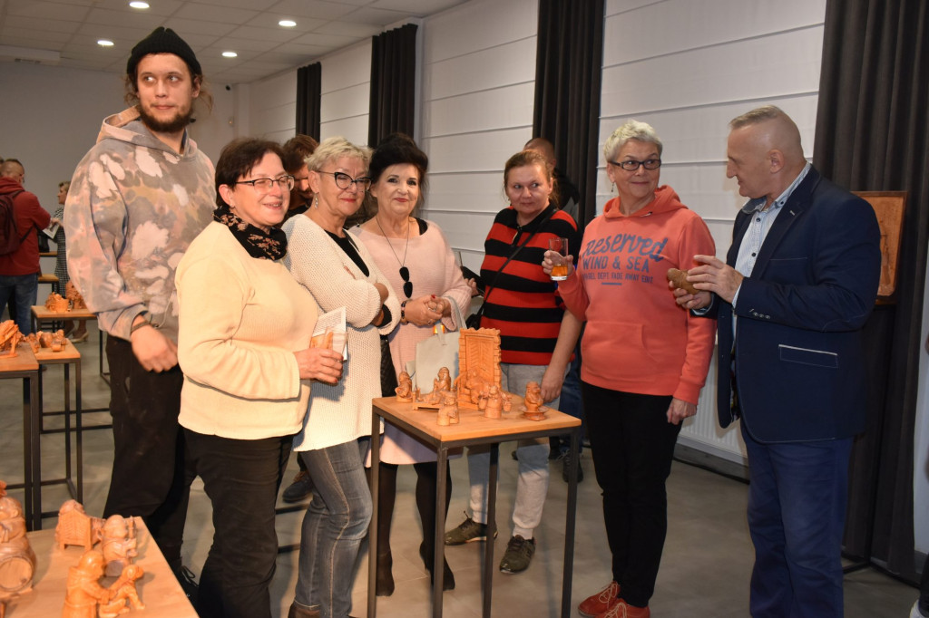 Piękne drewniane rzeźby Dariusza Skrzyneckiego można oglądać w MGDK [zdjęcia]