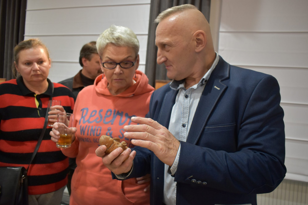 Piękne drewniane rzeźby Dariusza Skrzyneckiego można oglądać w MGDK [zdjęcia]