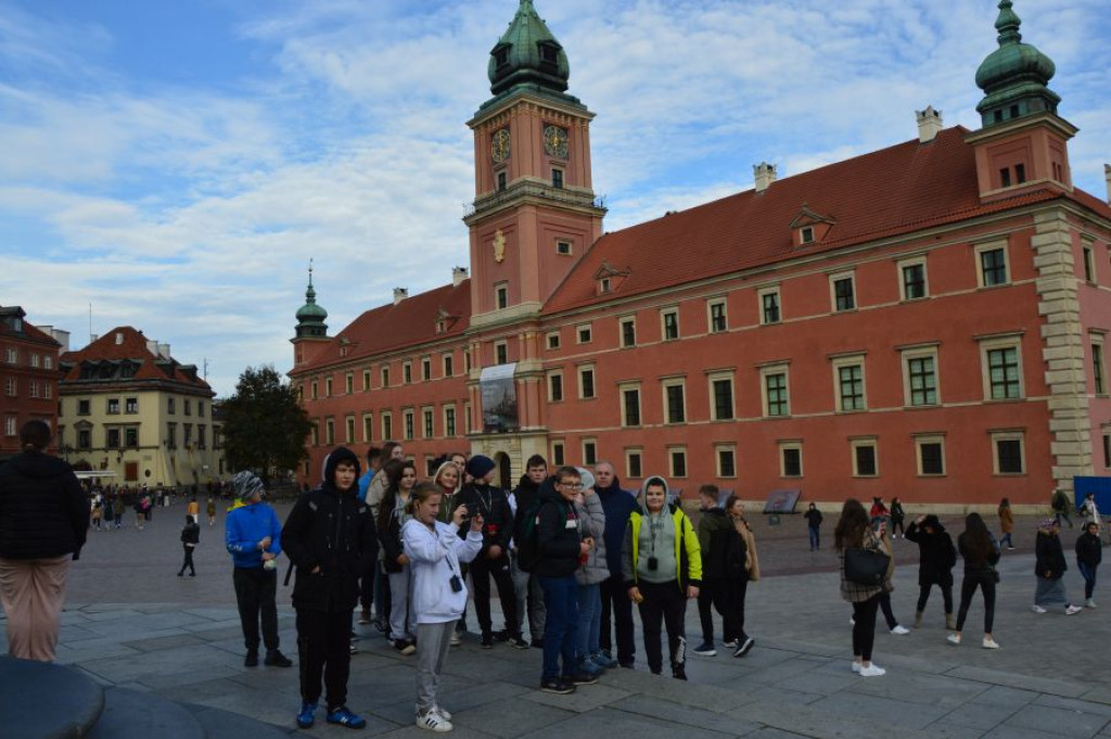 Podstawówka z Wilczkowic zwiedza kraj z programem 