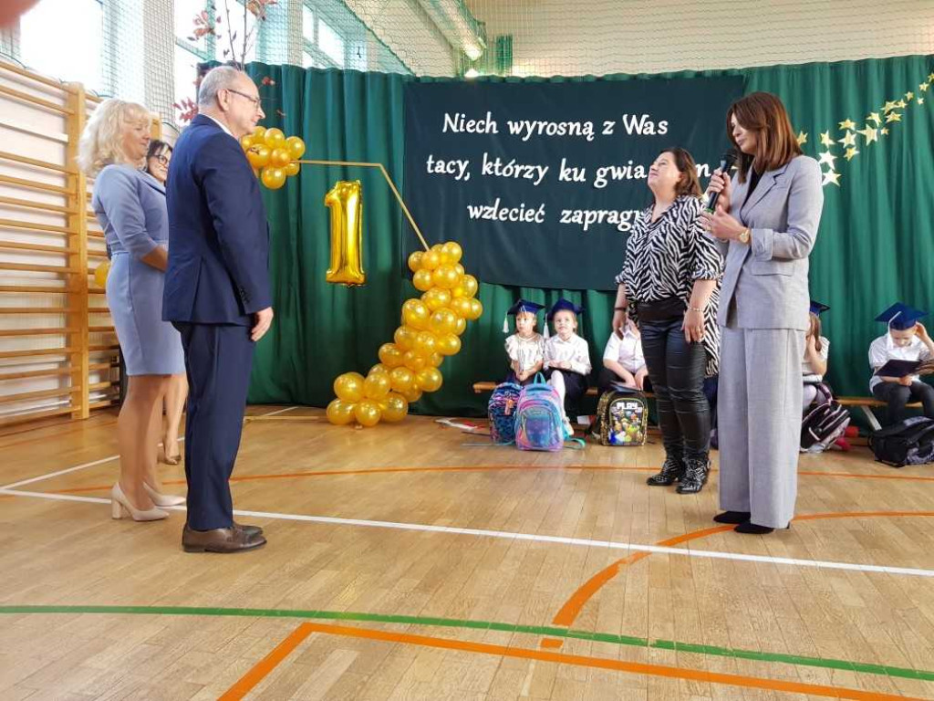 Pierwszoklasiści uroczyście ślubowali w Pomykowie [zdjęcia]