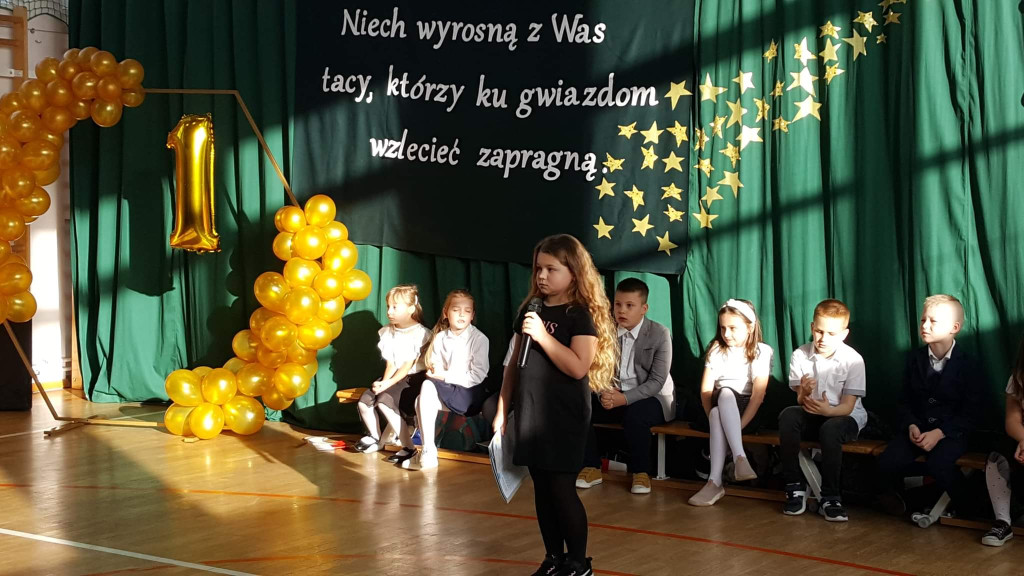Pierwszoklasiści uroczyście ślubowali w Pomykowie [zdjęcia]
