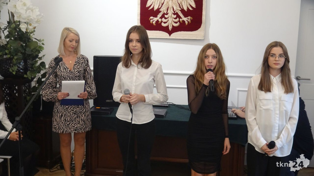 Perły gminy Końskie. Burmistrz nagrodził najzdolniejszą młodzież [wideo, zdjęcia]