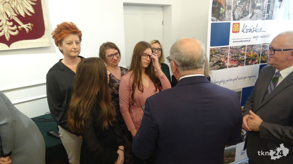 Perły gminy Końskie. Burmistrz nagrodził najzdolniejszą młodzież [wideo, zdjęcia]