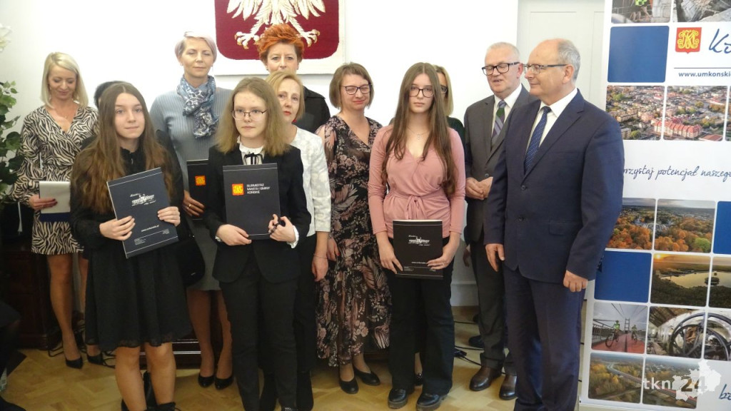 Perły gminy Końskie. Burmistrz nagrodził najzdolniejszą młodzież [wideo, zdjęcia]