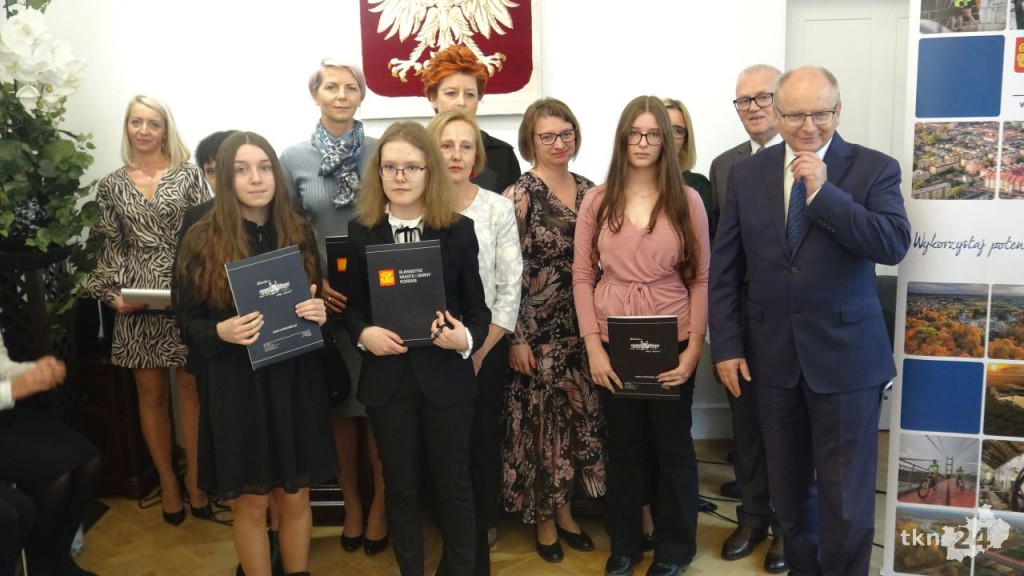 Perły gminy Końskie. Burmistrz nagrodził najzdolniejszą młodzież [wideo, zdjęcia]