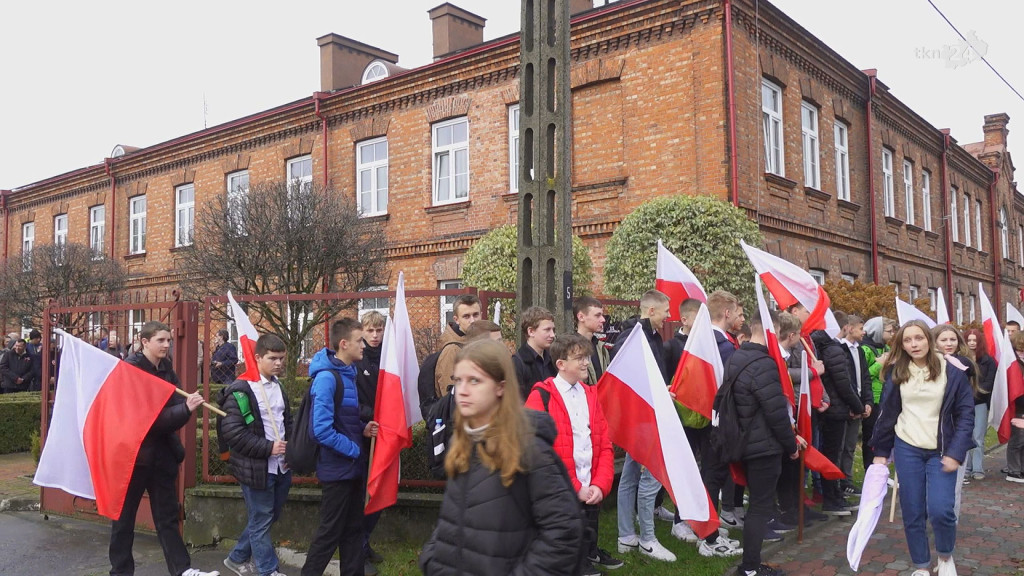 Władze powiatu koneckiego dla Niepodległej. Wystawa upamiętnia koneckich więźniów [wideo, zdjęcia]