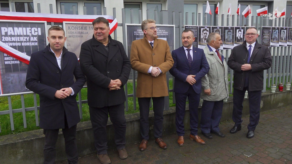 Władze powiatu koneckiego dla Niepodległej. Wystawa upamiętnia koneckich więźniów [wideo, zdjęcia]