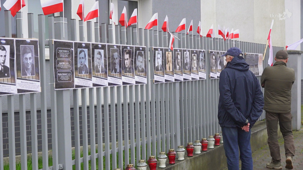 Władze powiatu koneckiego dla Niepodległej. Wystawa upamiętnia koneckich więźniów [wideo, zdjęcia]