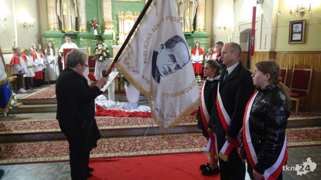 Podniosły dzień w Fałkowie. Szkoła dostała sztandar na Święto Niepodległości! [wideo, zdjęcia]