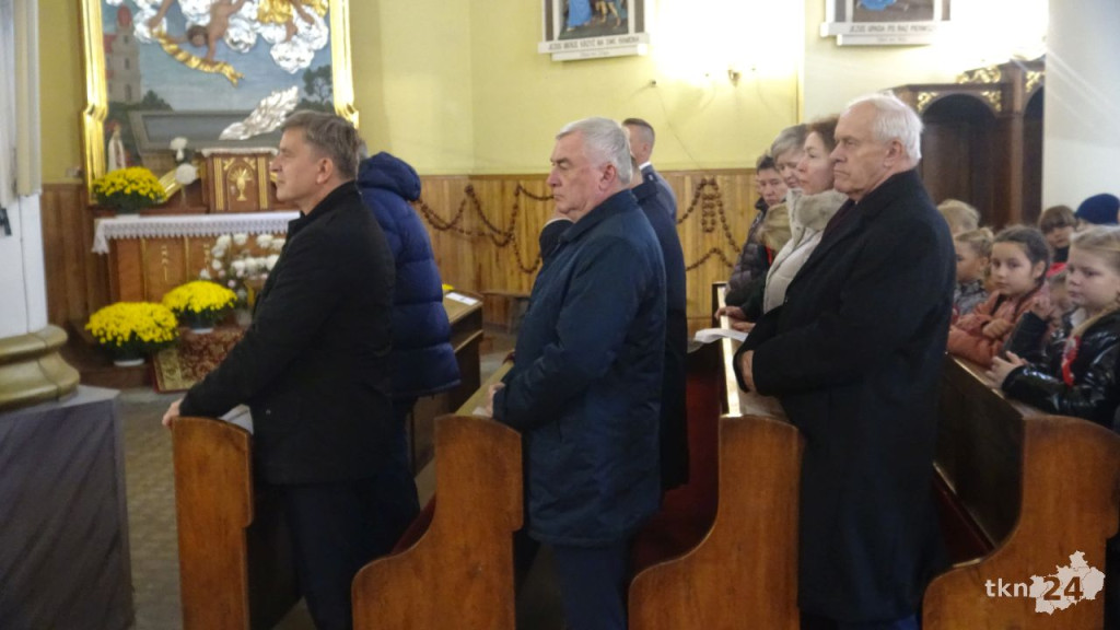 Podniosły dzień w Fałkowie. Szkoła dostała sztandar na Święto Niepodległości! [wideo, zdjęcia]