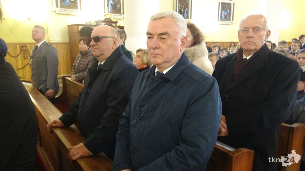 Podniosły dzień w Fałkowie. Szkoła dostała sztandar na Święto Niepodległości! [wideo, zdjęcia]