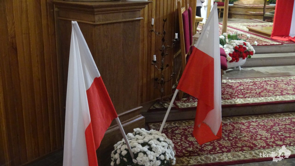 Podniosły dzień w Fałkowie. Szkoła dostała sztandar na Święto Niepodległości! [wideo, zdjęcia]