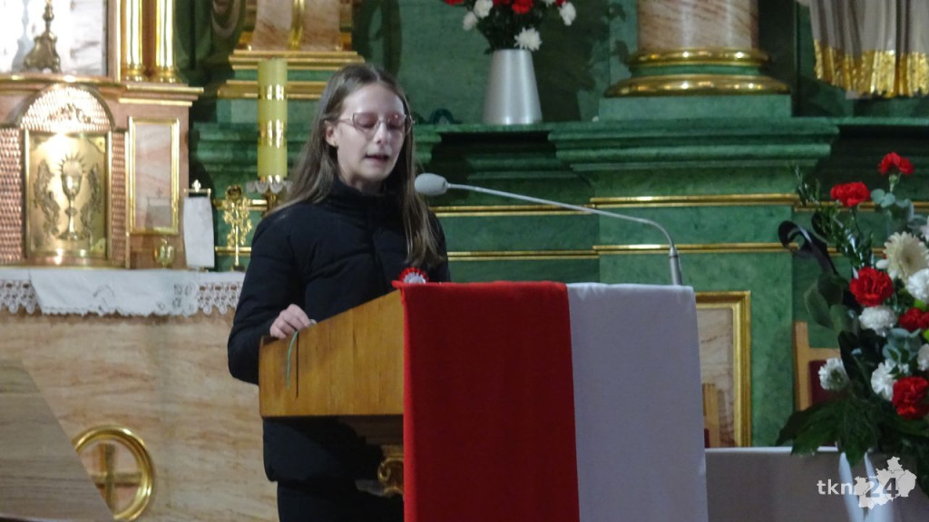 Podniosły dzień w Fałkowie. Szkoła dostała sztandar na Święto Niepodległości! [wideo, zdjęcia]
