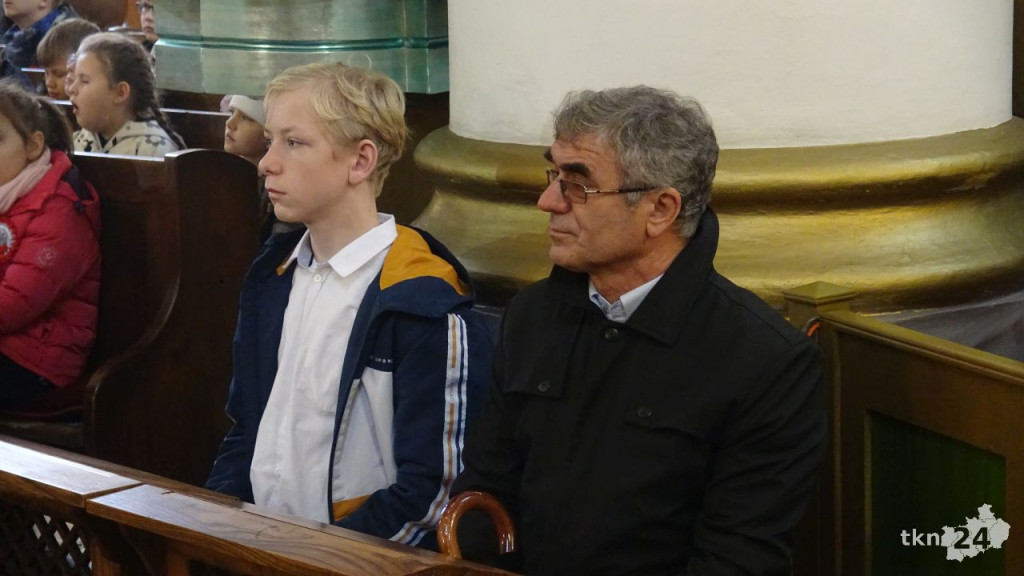 Podniosły dzień w Fałkowie. Szkoła dostała sztandar na Święto Niepodległości! [wideo, zdjęcia]
