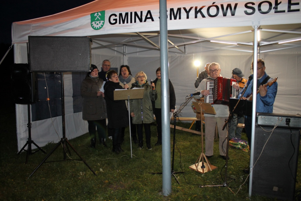 Smyków: Ze śpiewem na ustach uczcili Niepodległą [zdjęcia]